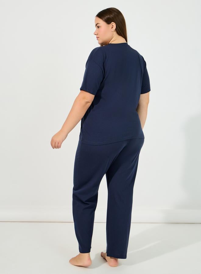 Styli Plus Size Slogan Pocket Print T-Shirt & Ruffle Waistband Pyjama Set  - Image 4