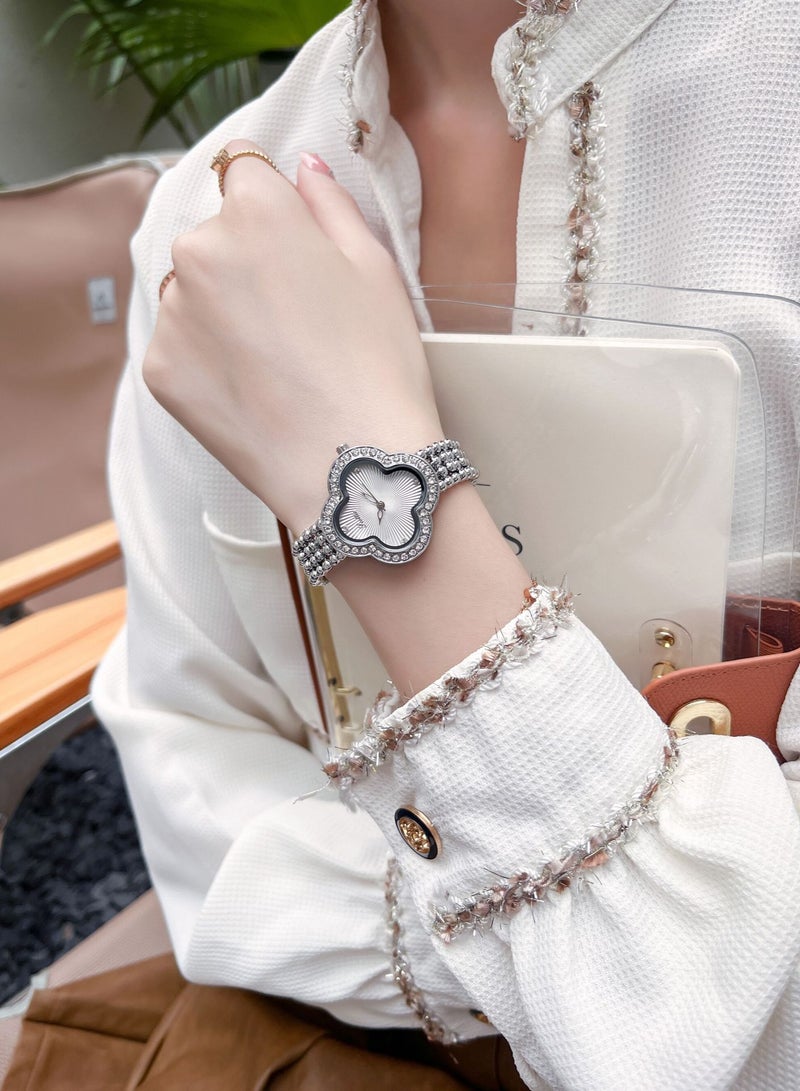 New Women's Watch Bracelet Watch, Women's Diamond Inlaid Flower Shaped Luxury Small Fragrance Style  - Image 4