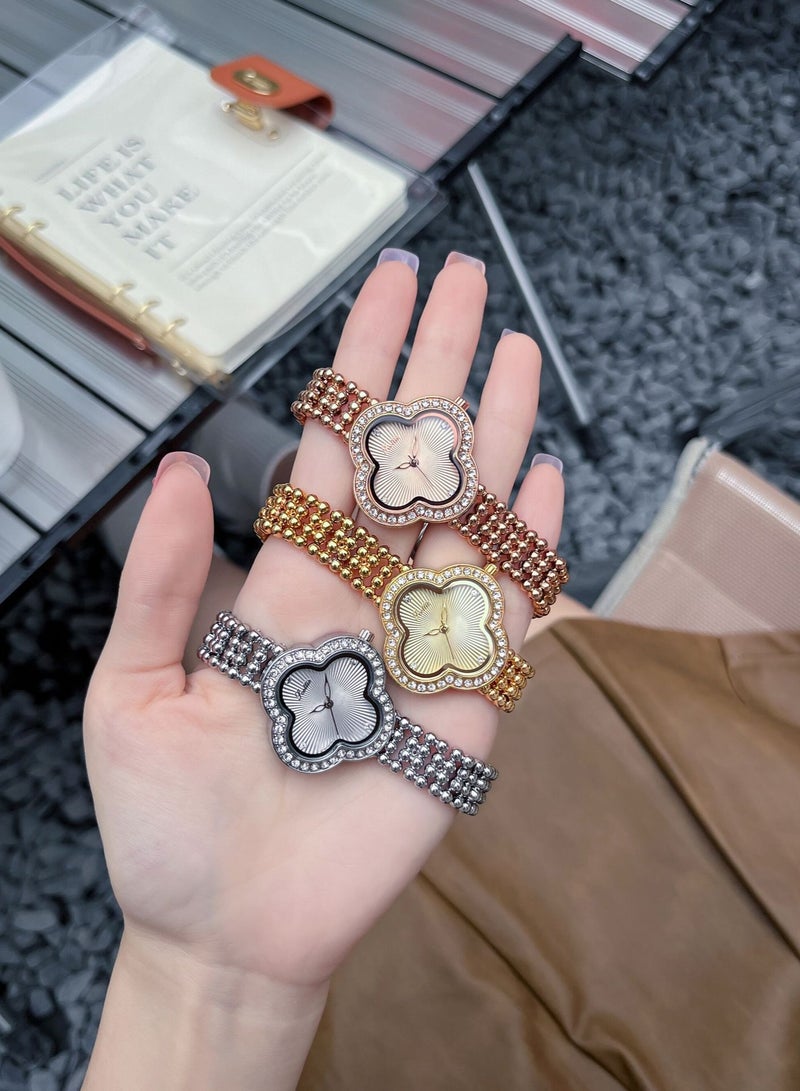 New Women's Watch Bracelet Watch, Women's Diamond Inlaid Flower Shaped Luxury Small Fragrance Style  - Image 5