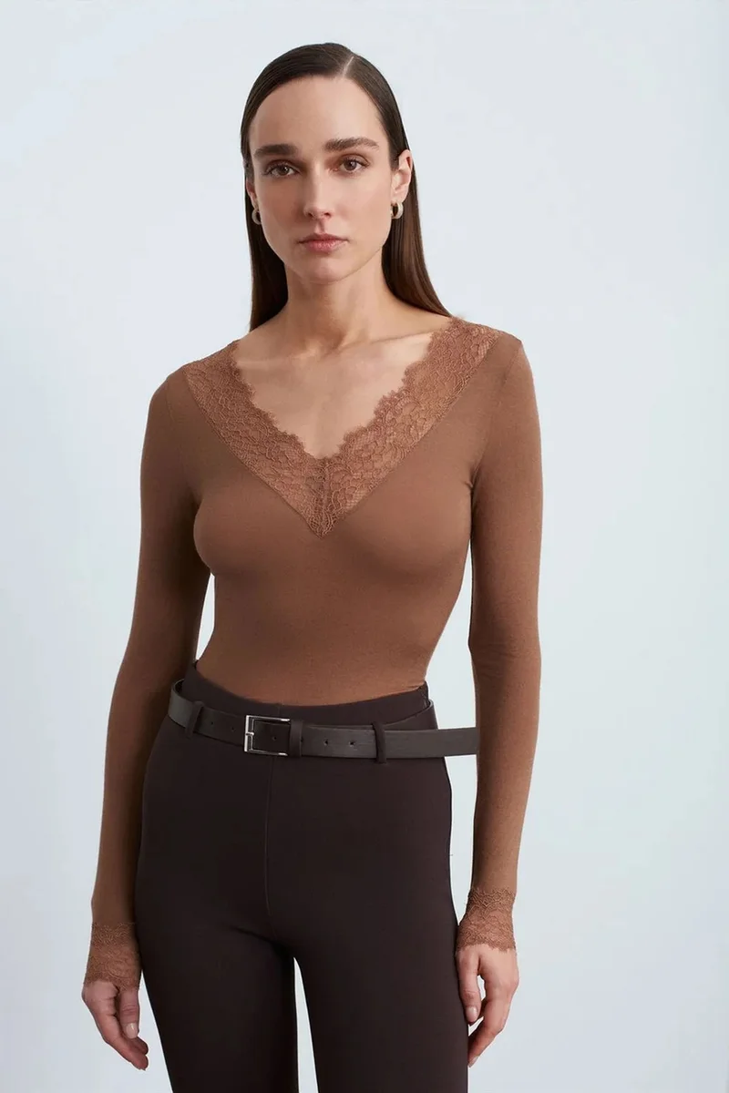 DILVIN Slim Fit V-Neck Lace Blouse