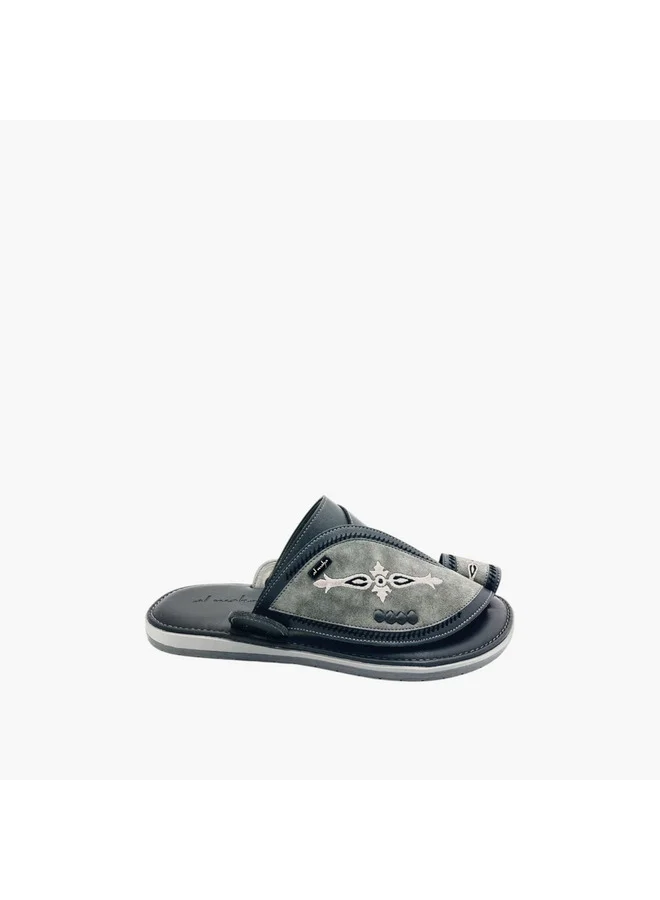 الواحة Men's Embroidered Slip-On Arabic Sandals with Toe Loop Detail