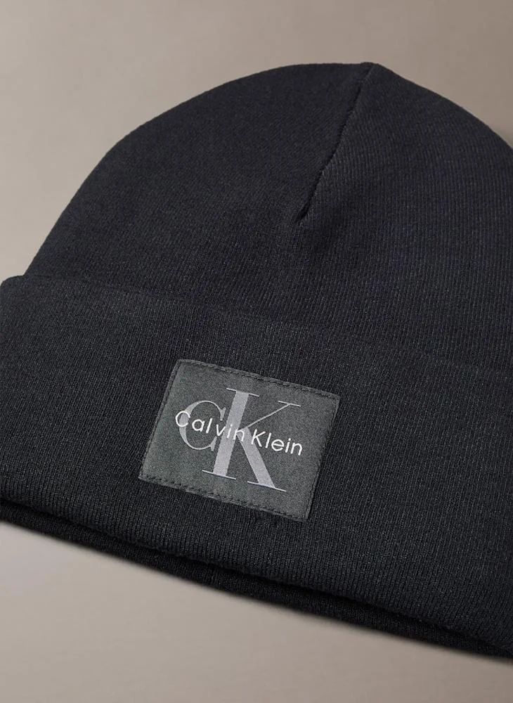 CALVIN KLEIN Monologo Patch Beanie