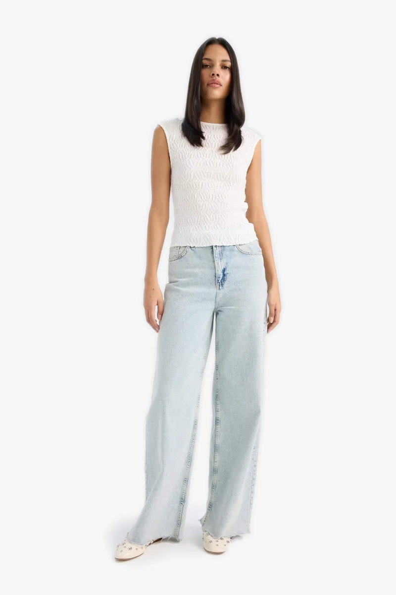 DeFacto Regular Fit Crew Neck Crepe Sleeveless Blouse