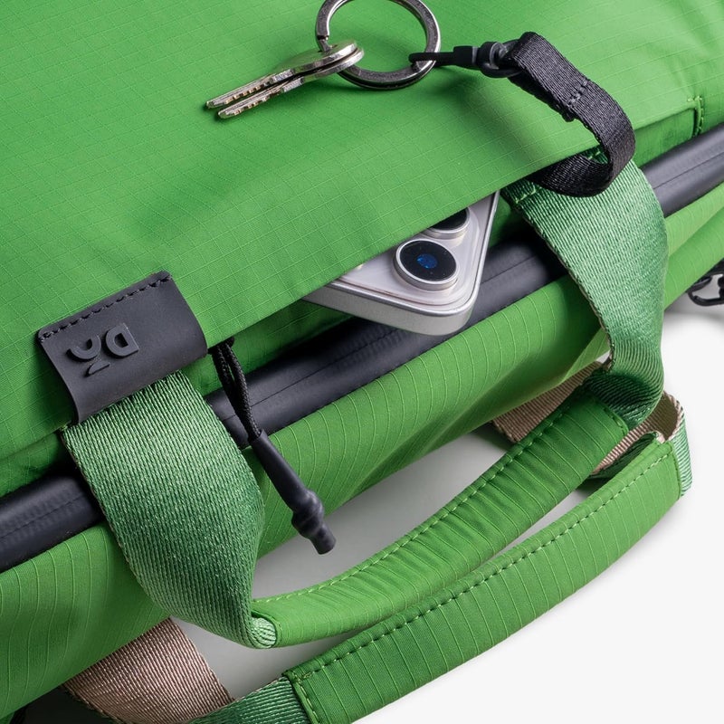 Daily Objects حقيبة بيڤوت بريفس باك للرجال والنساء | تناسب لابتوب/ماك بوك برو/إير بحجم 13/14/15.6 بوصة | خفيفة الوزن | حقيبة ظهر أنيقة | للاستخدام اليومي/المكتب/السفر | متعددة الجيوب | حزام قابل للتعديل - Image 3