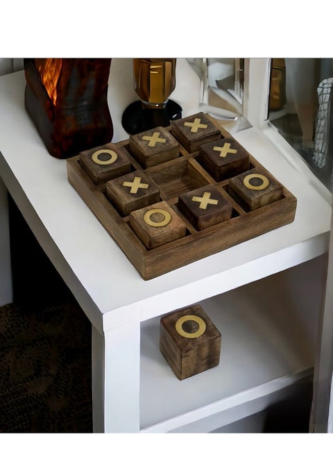 XO board game, handmade, made of wood, divided into squares, with the symbols X and O drawn on them, and characterized by its wooden base, which makes it rest on the table or on the floor.