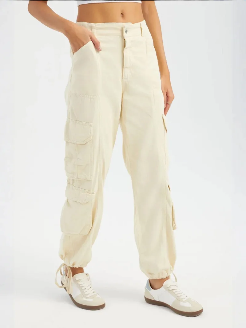 زوبعة بنطلون كارجو بخصر متوسط وحبل شد