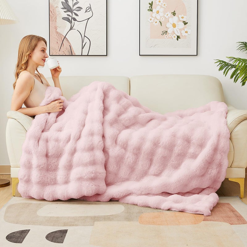 Latepis Pink Faux Fur Throw Blanket for Couch Bubble Cute Soft Warm Comforter Thick Furry Blanket for Sofa Bedroom Cozy Blankets for Women Gift Luxury Blanket for All Seasons 50''x60'', 860gsm - Image 3