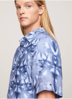 TOMMY HILFIGER Men's Palm Print Tie-Dye Linen Relaxed Short Sleeve Shirt -  Pure linen, Blue/ Multicolor  - Image 3