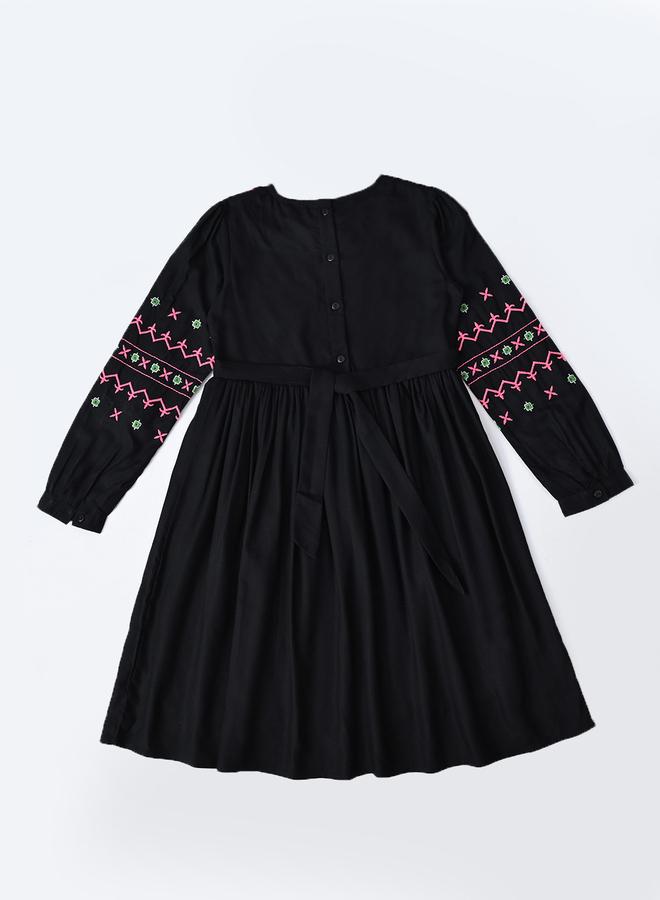 بيلا مودا فستان أسود مطرز - Image 3