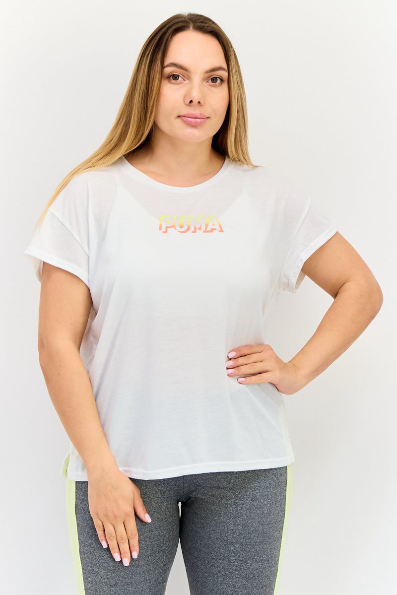 PUMA تي شيرت رياضي نسائي بأكمام قصيرة بشعار العلامة التجارية، أبيض - Image 1