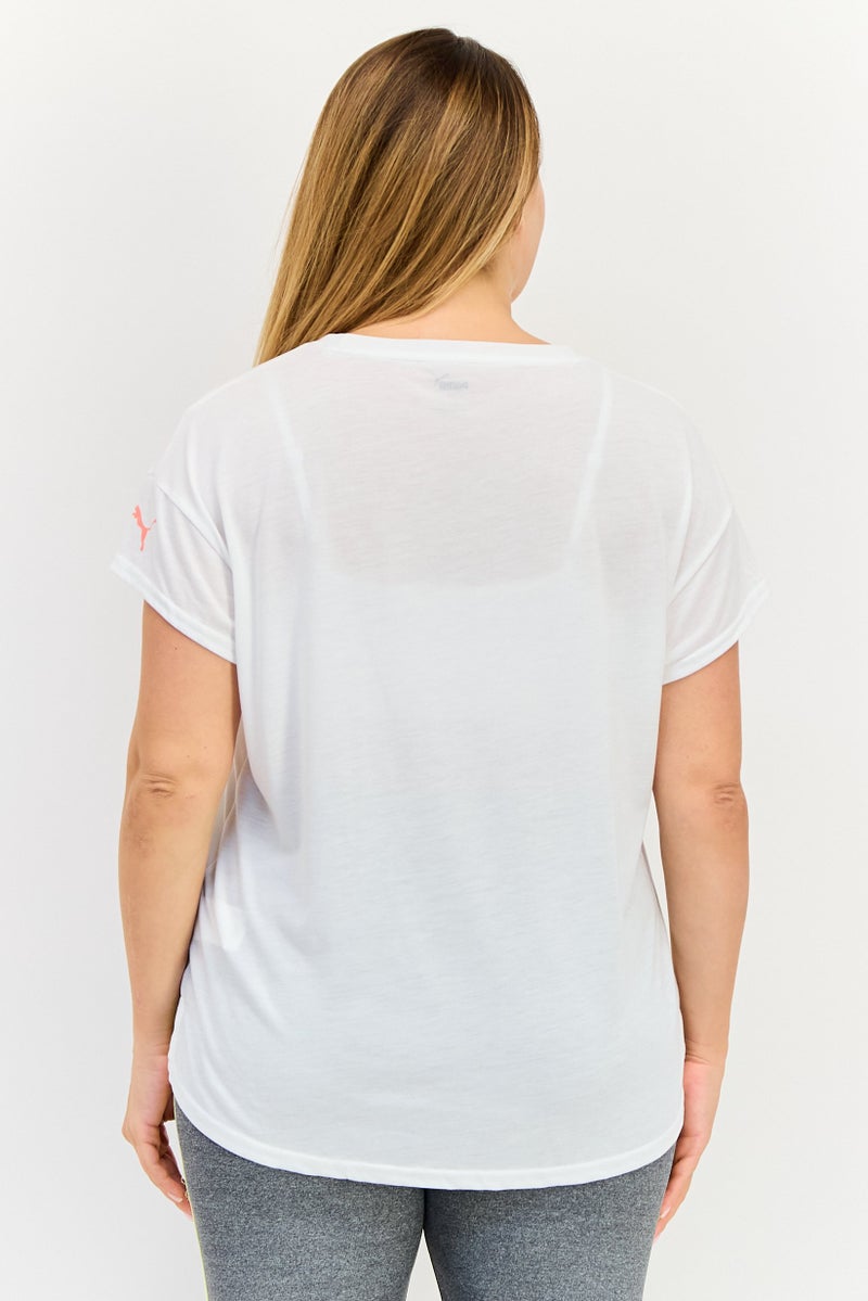 PUMA تي شيرت رياضي نسائي بأكمام قصيرة بشعار العلامة التجارية، أبيض - Image 3