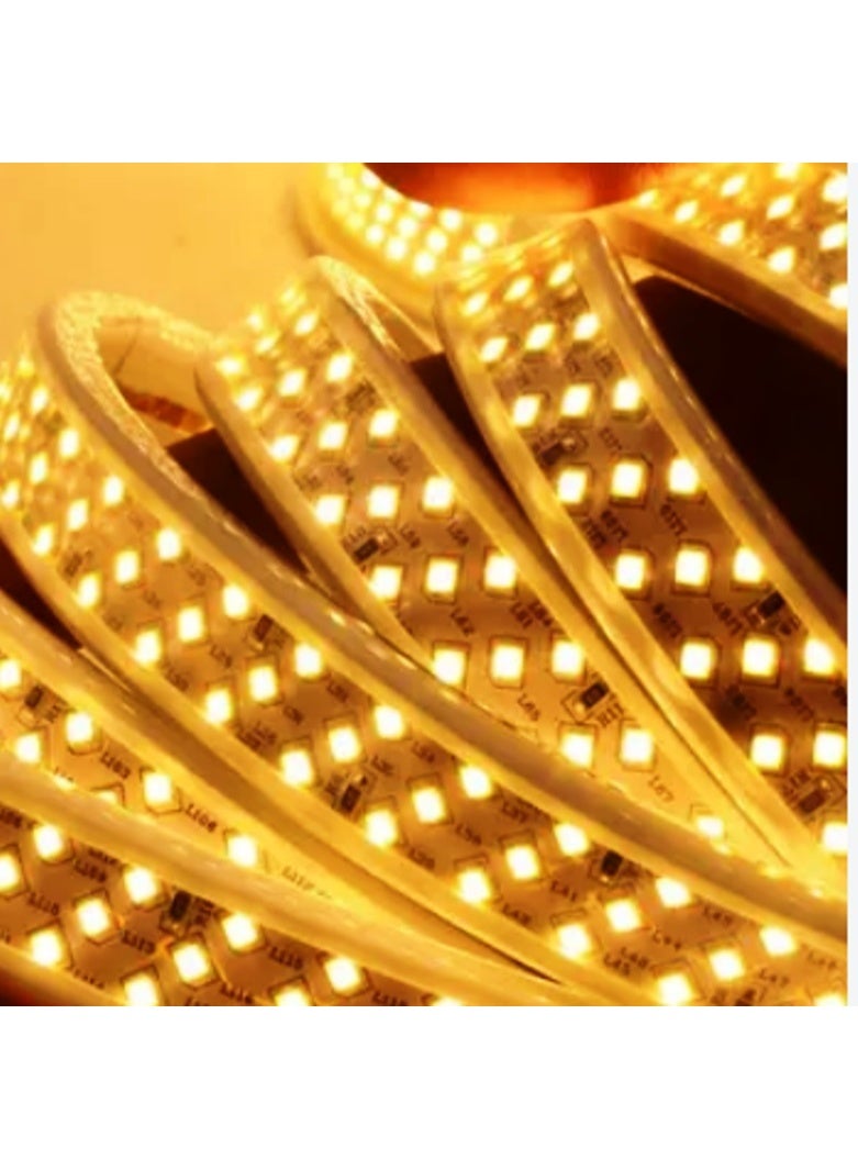 شريط إضاءة LED مرن بطول 5 أمتار، ثلاثي الخطوط، SMD 2835 180D (3x60)، بقدرة 15 واط/متر (يقطع بطول 20 سم)، إضاءة ديكورية عالية السطوع، لون أبيض دافئ 3000 كلفن، يعمل بجهد 220 فولت تيار متردد، مقاوم للماء بمعيار IP65، مزود بموصل كهربائي - Image 2