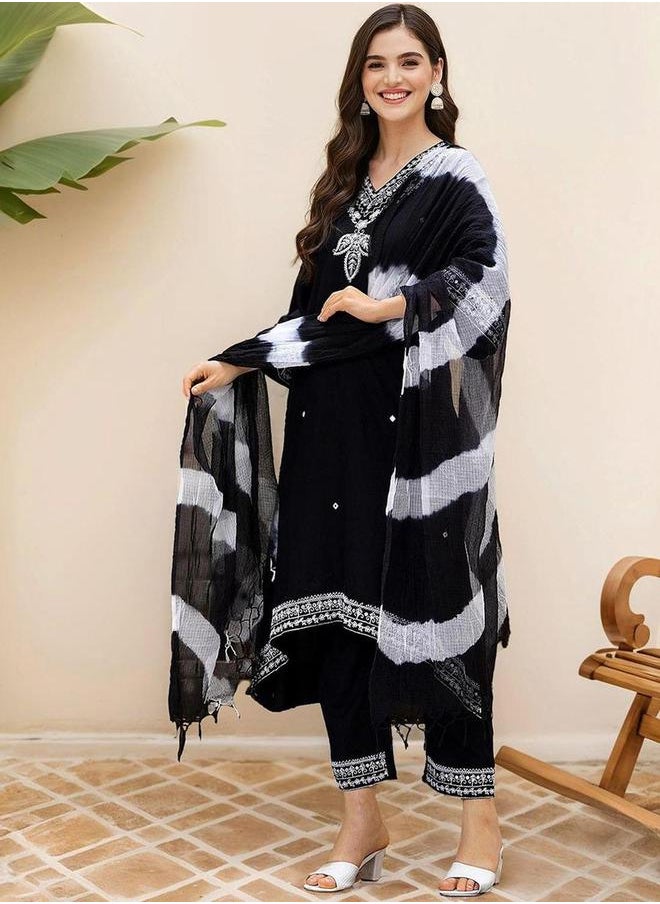 ISHIN Embroidered Straight Kurta with Trousers and Dupatta Set by Styli  - Image 3