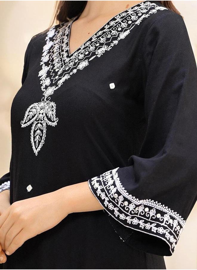 ISHIN Embroidered Straight Kurta with Trousers and Dupatta Set by Styli  - Image 4