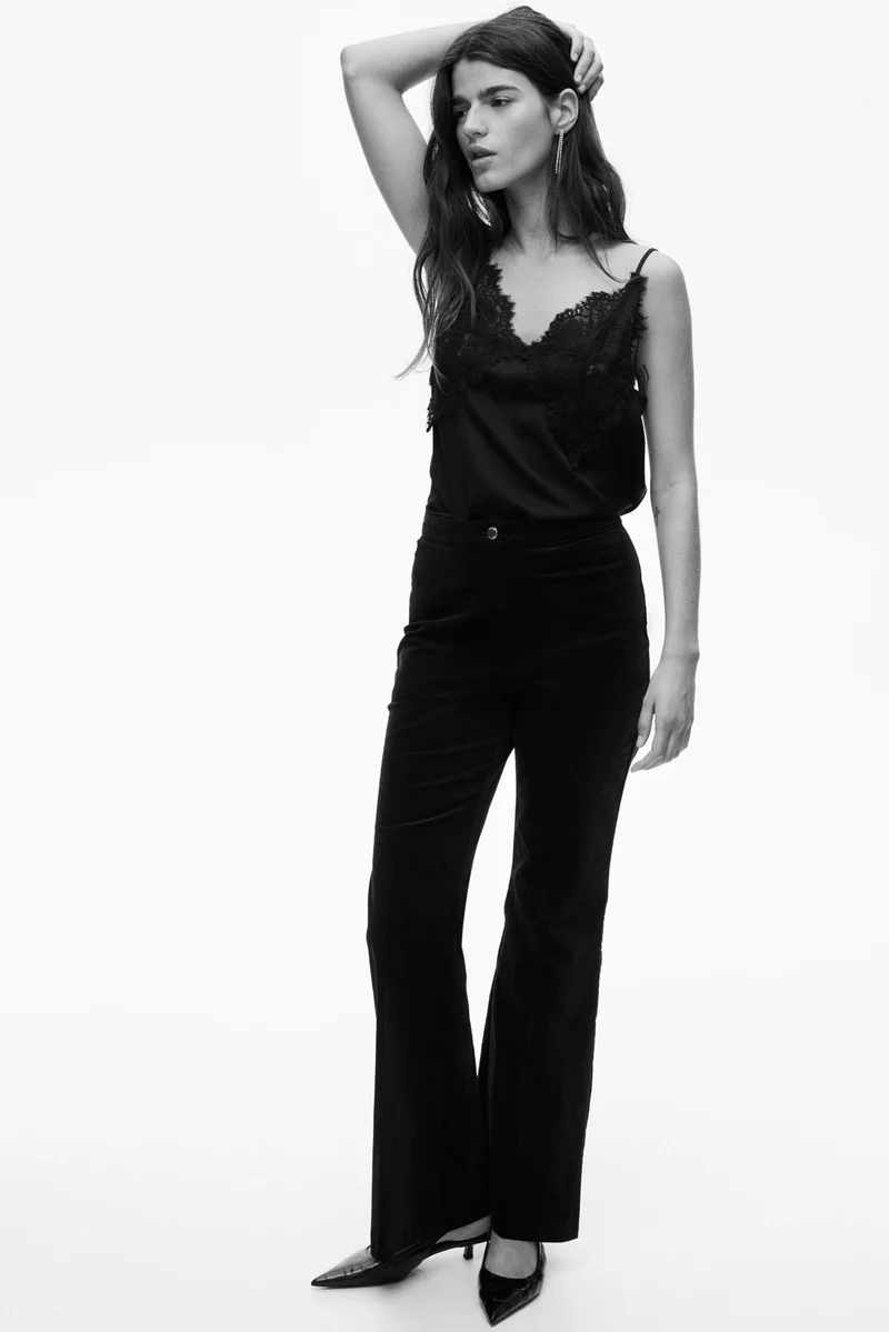 اتش اند ام بنطلون من المخمل بأرجل واسعة