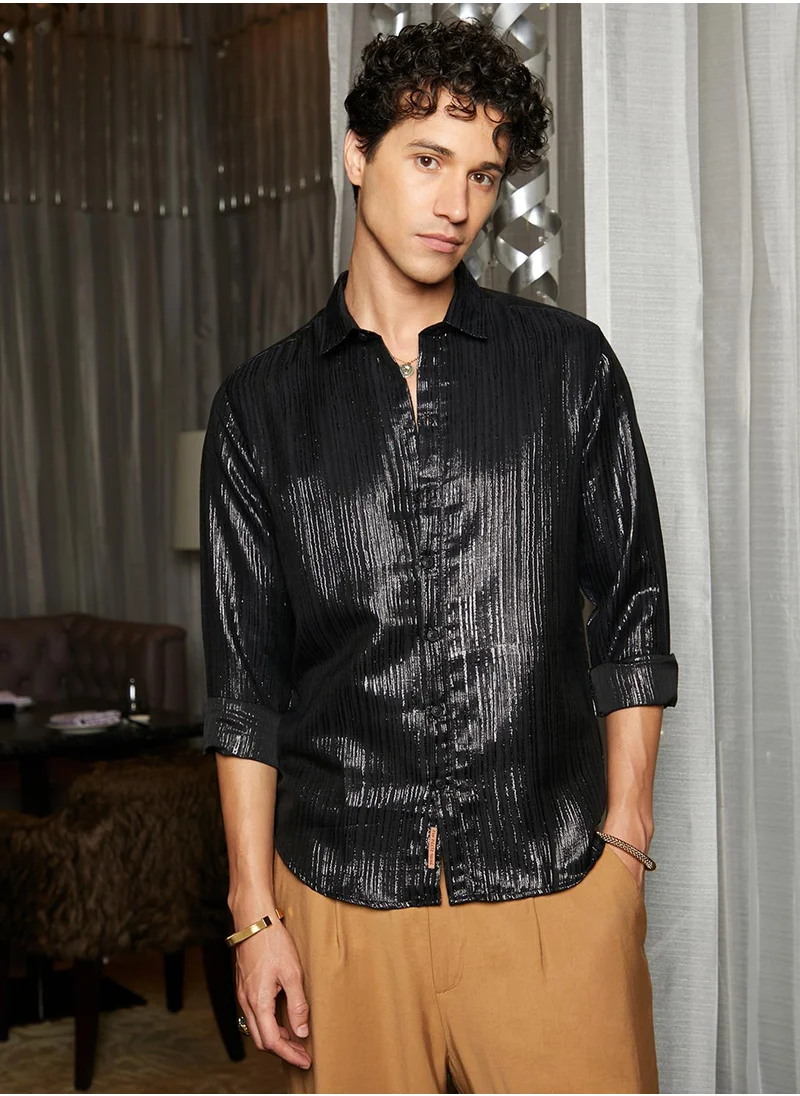 Campus Sutra Men's Metallic Black Metallic Blushed Shirt