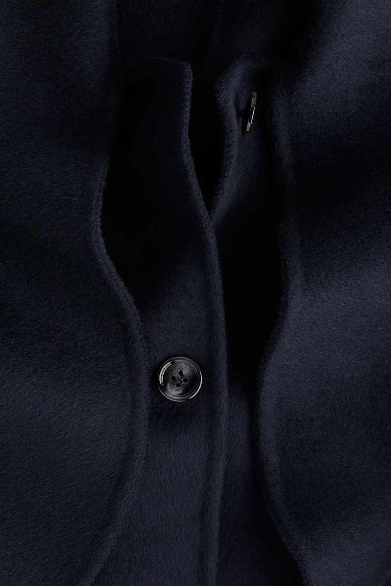 اتش اند ام جاكيت مصنوع يدوياً من مزيج الصوف