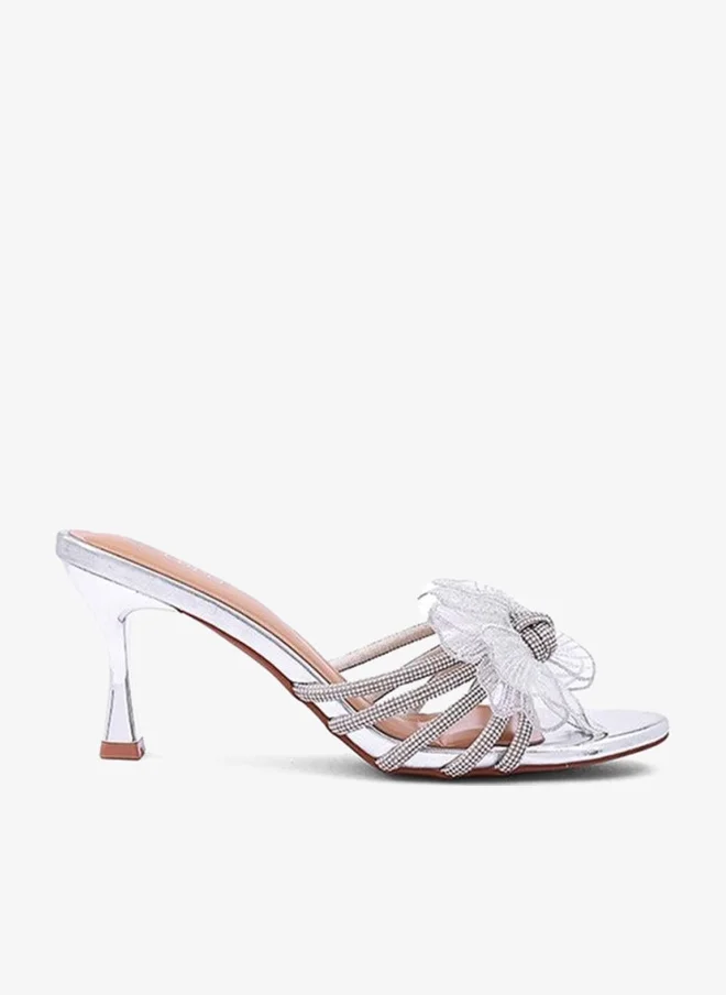 Cuple Elegant heel slippers designed for a chic look.