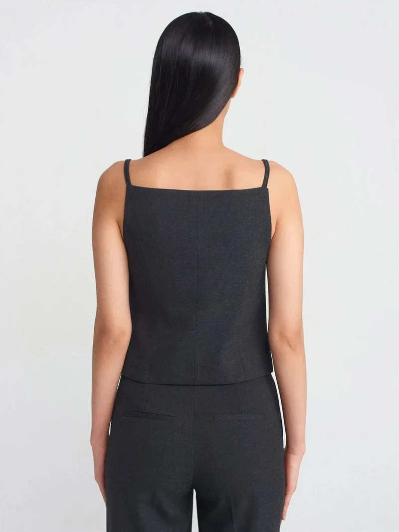 ديلفين Dilvin Sleeveless Square-Neck Crepe Blouse