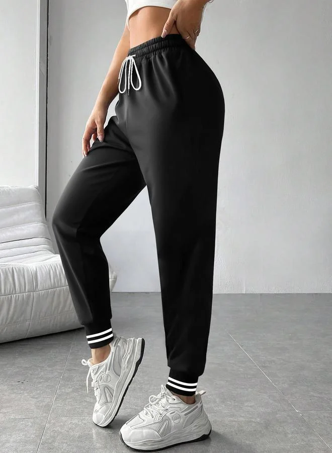 تايك تو بنطلون رياضي أسود سادة بأساور