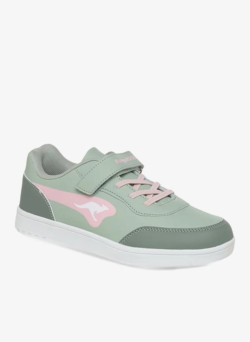 كانغاروس حذاء رياضي نسائي بطبعة شعار وإغلاق بشريط لاصق