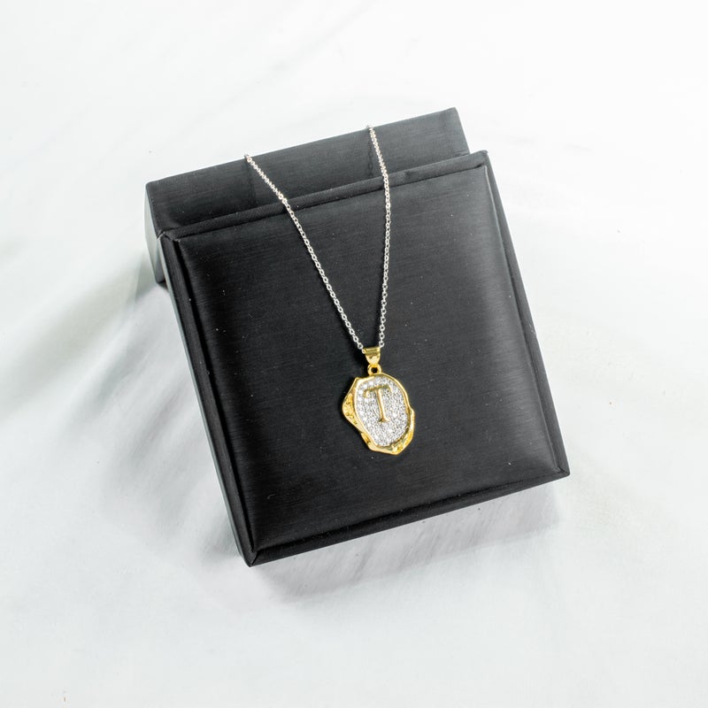 سلسلة أستانليس ستيل ذهبي × فضي مع دلاية مرصعة بفصوص الزيركون حرف T - Image 2