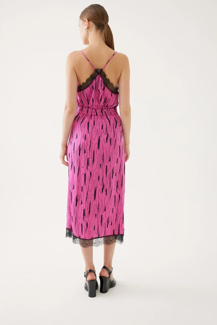 Exquise Skirt Model with Slit and Lace Details