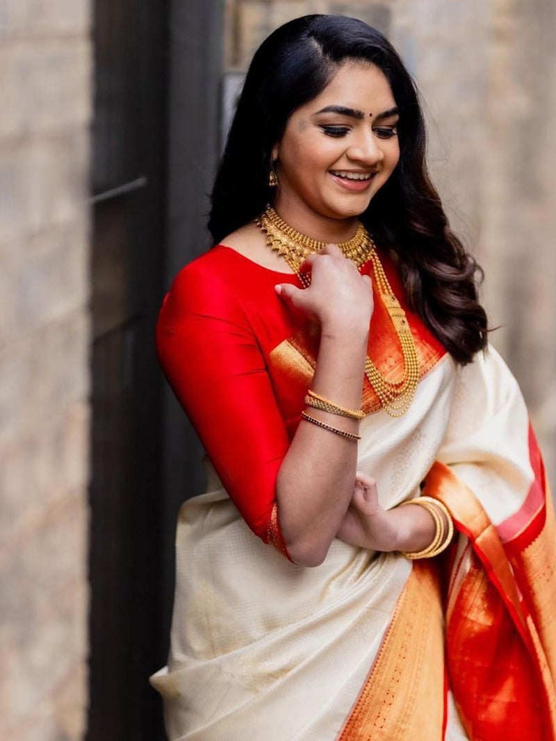 Satrani Women's Silk Blend Onam Special Kasavu Jacquard Saree with Unstitched Blouse Piece (4082S107N_Cream & Red) - Image 3