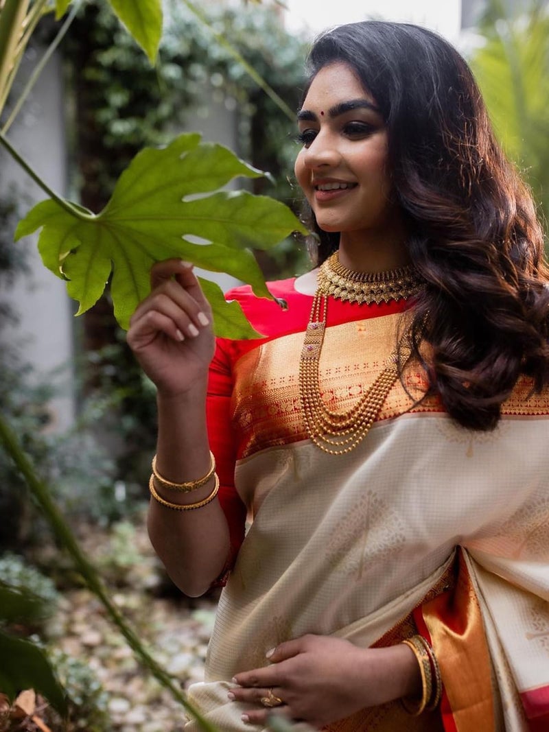 Satrani Women's Silk Blend Onam Special Kasavu Jacquard Saree with Unstitched Blouse Piece (4082S107N_Cream & Red) - Image 4