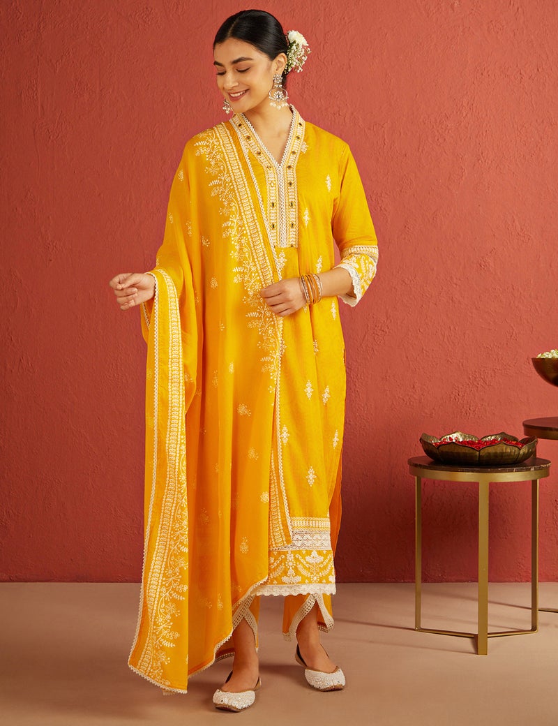 كاري طقم كورتا دانتيل تشيكانكاري للنساء مع عمل على المرآة ودوباتا - Image 1