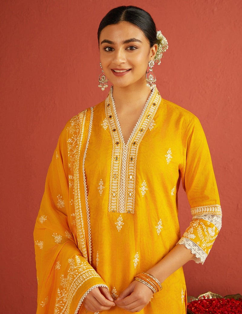 كاري طقم كورتا دانتيل تشيكانكاري للنساء مع عمل على المرآة ودوباتا - Image 3
