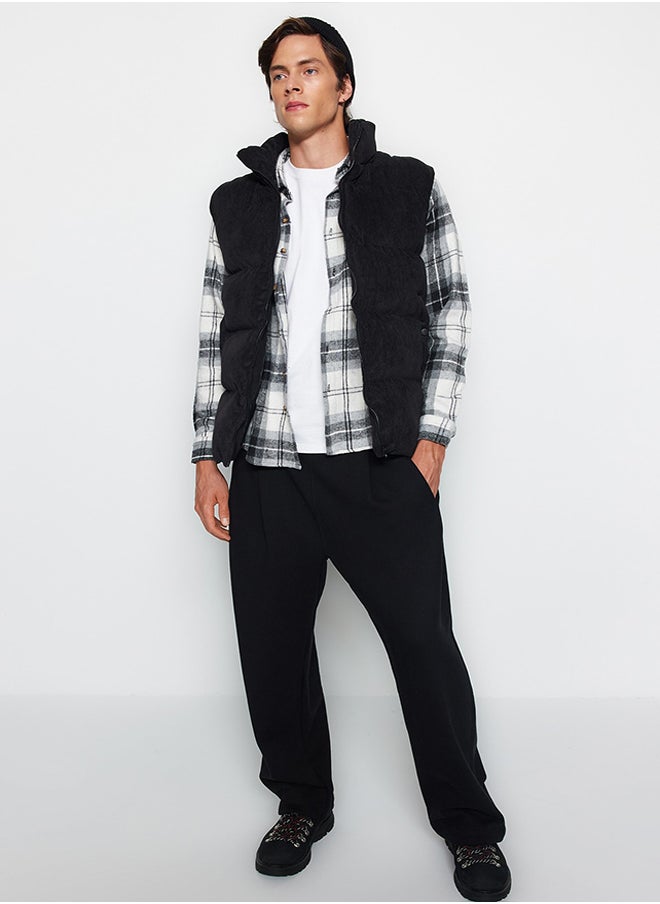 trendyol - Black Men's Regular Fit Winter Velvet Vest TMNAW23YE00013 - Image 1