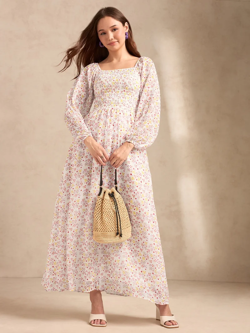 أوجيدر فستان ماكسي أبيض بأكمام كاملة وطبعة