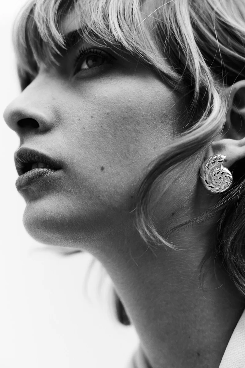 اتش اند ام حلق أذنين على شكل صدفة