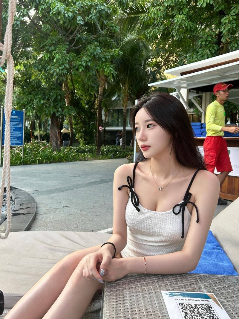 South Korea Ins Style Conjoined Sling Solid Color High-End Swimwear Small Fragrance Style Pure Desire For Spring Vacation Conservative Slim - Image 3