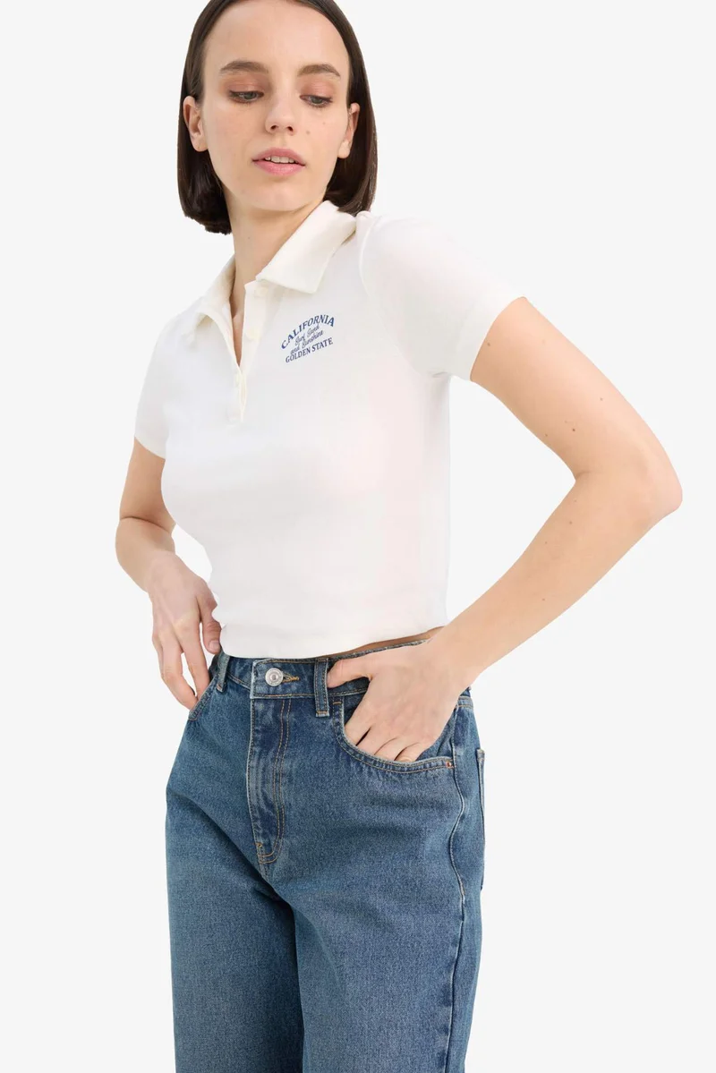 ديفاكتو Slim Fit Polo Collar Slogan Pattern Ribana Short Sleeve T-Shirt