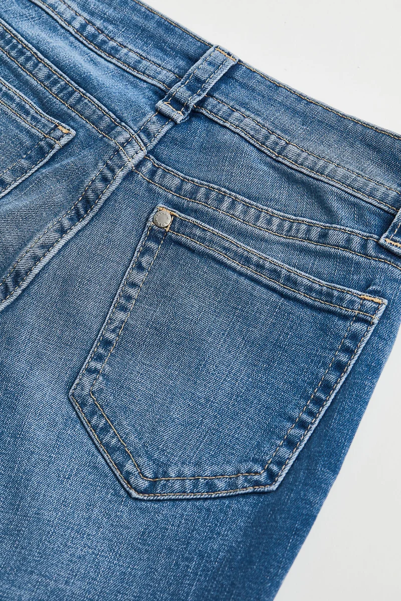 اتش اند ام جينز بقصّة سكيني وخصر منخفض