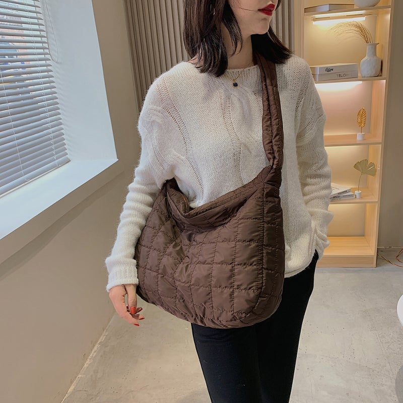 Extra-Large Quilted Tote Bag 38x34x9 cm Plush Winter Down Shoulder Bag - Checkered Design Crossbody Purse for Fashion-Forward Women - Image 5