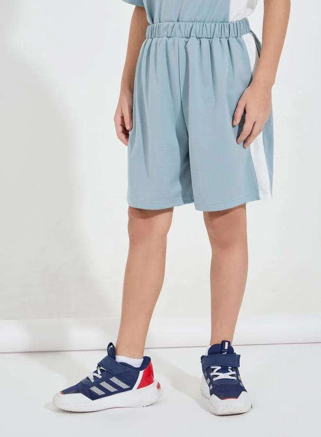 Styli Contrast Panel Printed T-Shirt & Shorts Set