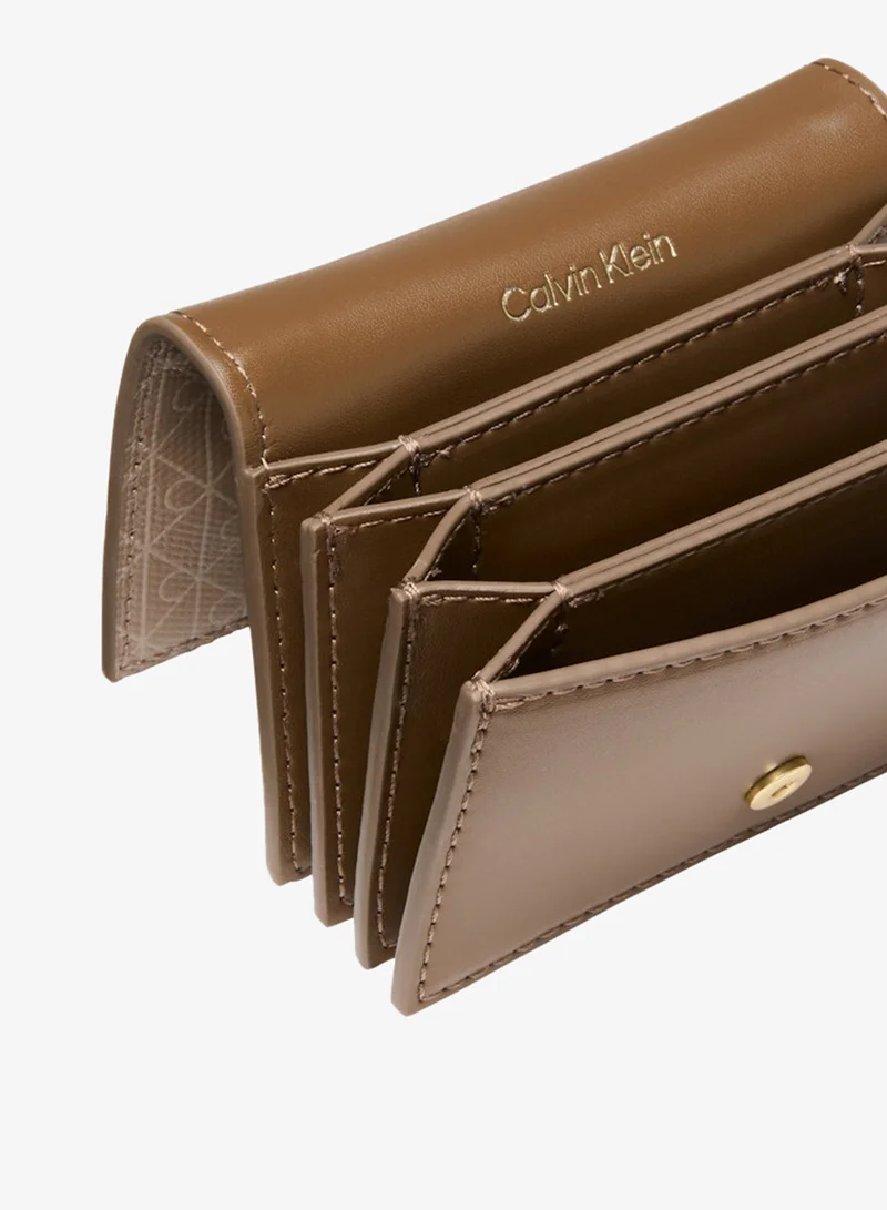 CALVIN KLEIN  Emblem Accordion Cardcase for Women | Best Price UAE