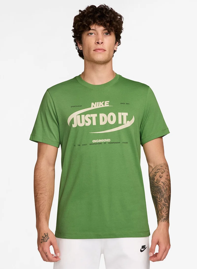 نايكي تيشيرت جرافيك    من نايكي