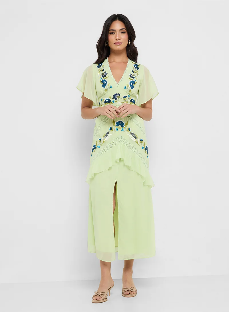 Hope & Ivy Floral Embroidered Dress