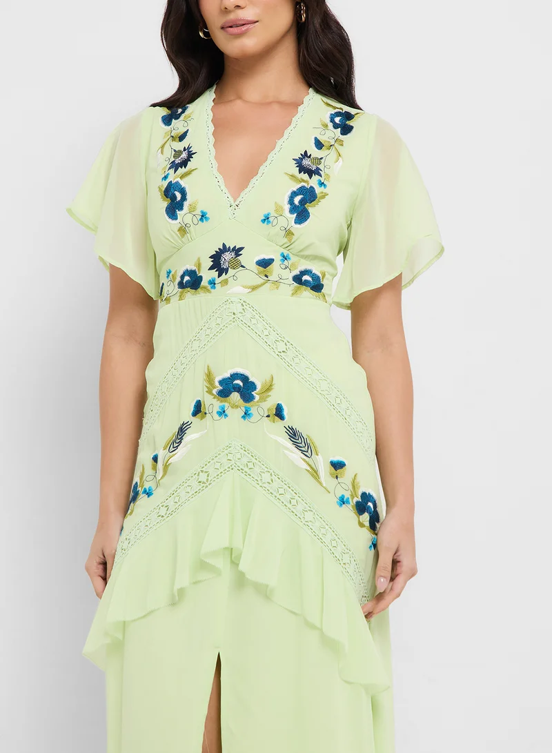 Hope & Ivy Floral Embroidered Dress
