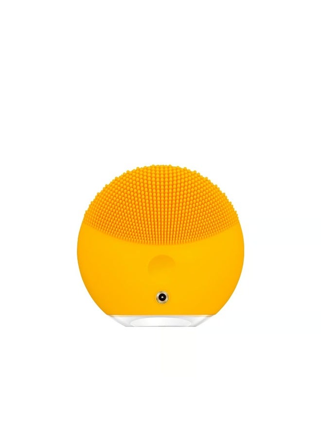 فوريو جهاز تدليك وتنظيف الوجه الذكي FOREO LUNA™ mini 3 بلون أصفر عباد الشمس - Image 3