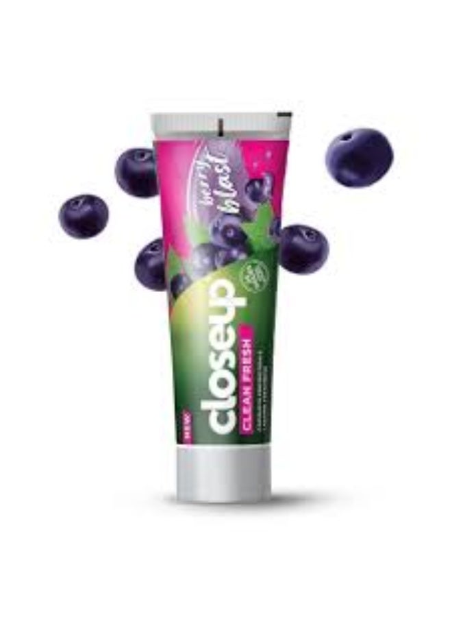 كلوز أب معجون الأسنان المنعش للتبييض انتعاش التوت 75مل - Image 3