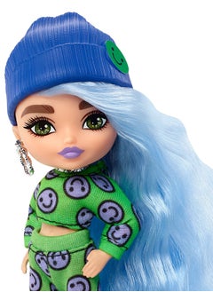 Barbie دمى إضافية صغيرة 3 (5.5 بوصة) في الموضة والإكسسوارات، مع حامل الدمى  - Image 5