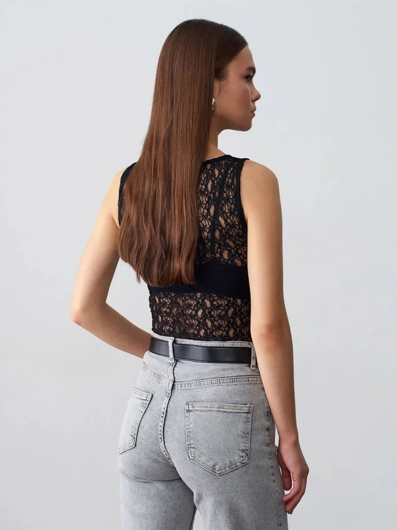 ديلفين DILVIN Fitted Lace Sleeveless Blouse