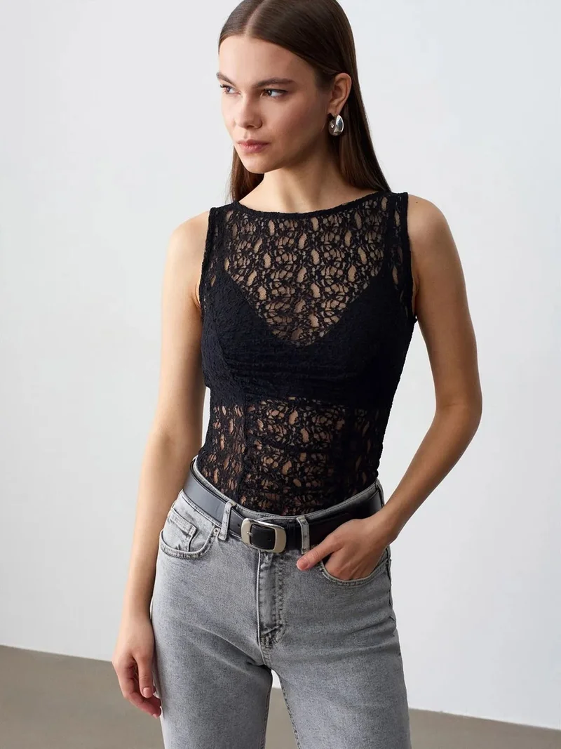 ديلفين DILVIN Fitted Lace Sleeveless Blouse