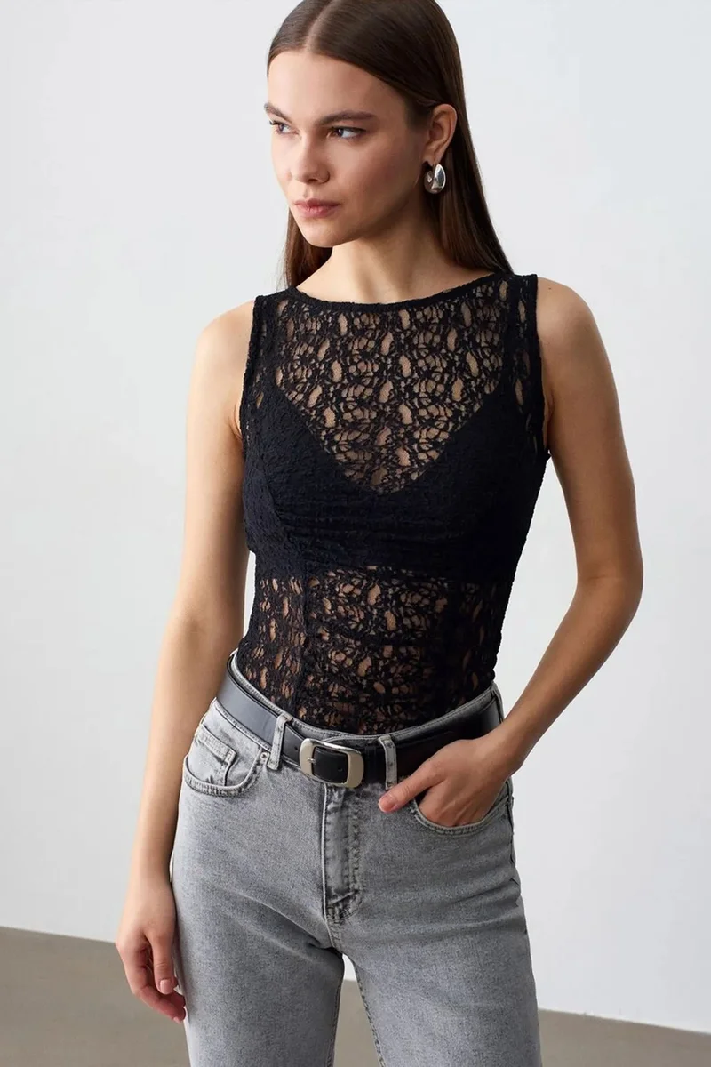 DILVIN Fitted Lace Sleeveless Blouse