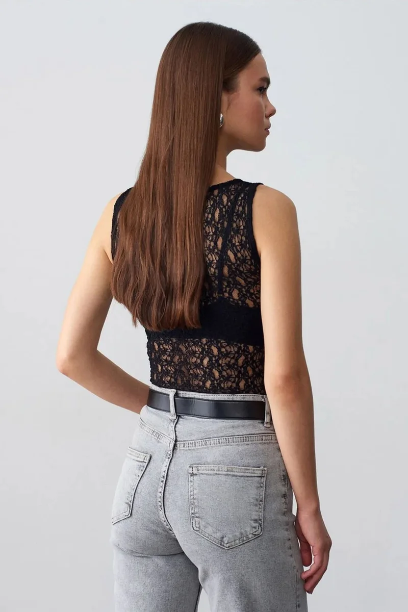 Dilvin Black DILVIN Fitted Lace Sleeveless Blouse for Women | Best Price UAE